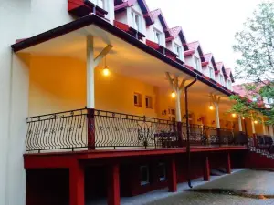 Korona Palace