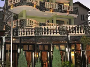 Boryana Hotel