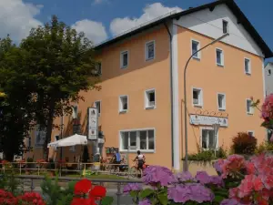 Gasthof Zur Post Hotel Und Parkplatz