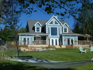 Sea Parrot Ocean View Manor