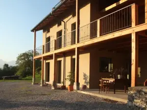 Apartments Lom