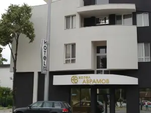 Family Hotel Avramov