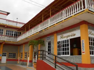 Hotel y Bungalows Monteverde
