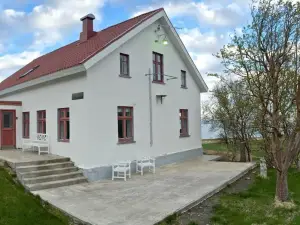 Karlsá Lodge
