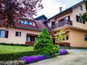 Apartments and Rooms Štefanac
