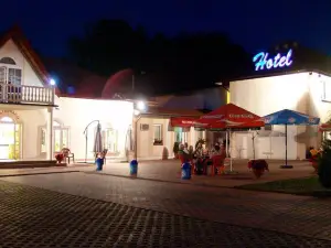Hotel Pod Dębami