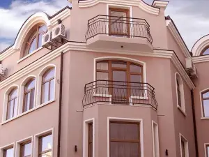 Central Family Hotel