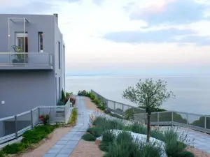 Monolia Maisonettes