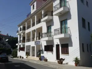 Pissouriana Hotel Apartments