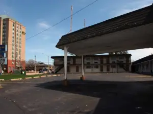 Fairway Inn & Suites