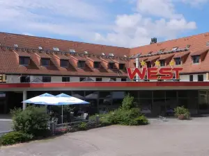 West Hotel an der Sächsischen Weinstrasse