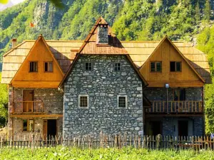 Shpella Guesthouse Theth