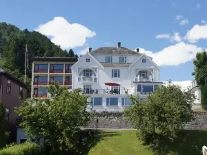 Midtnes Hotel
