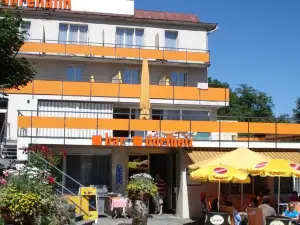 Adrenalin Backpackers Hostel