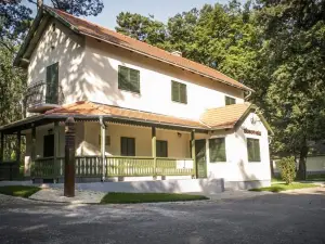 Zseri Vadaszhaz
