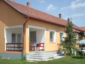 Abádi Karmazsin Ház