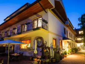 Pension Julia & Haus Elisabeth - Wallner's Hofheuriger & Weinhof