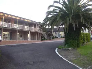 Holiday Lodge Motor Inn