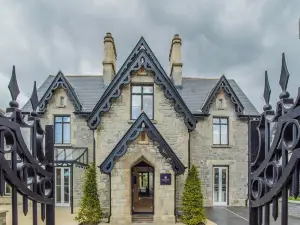 CAE Court Hotel