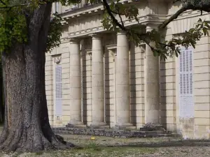 Le Château de Bressey & Son Orangerie