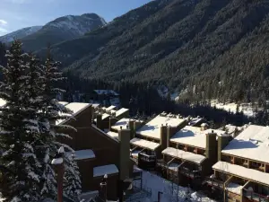Panorama Mountain Resort - Horsethief Lodge with Fairmont Creek