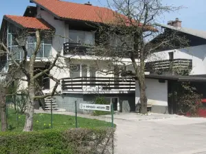 Rooms and Apartment Na Poljani