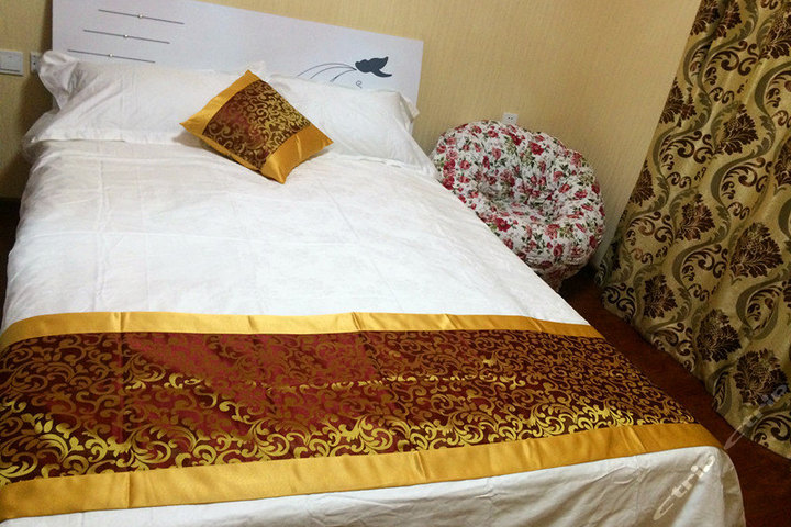 云派家庭式公寓(重庆解放碑日月光店)-温馨套房