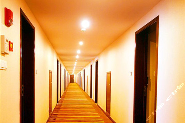 张家界皇廷大酒店(豪华大床房)团购-原价888元