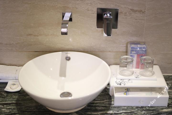 厦门温泉戴斯酒店(精致大床房(无窗))团购-厦门