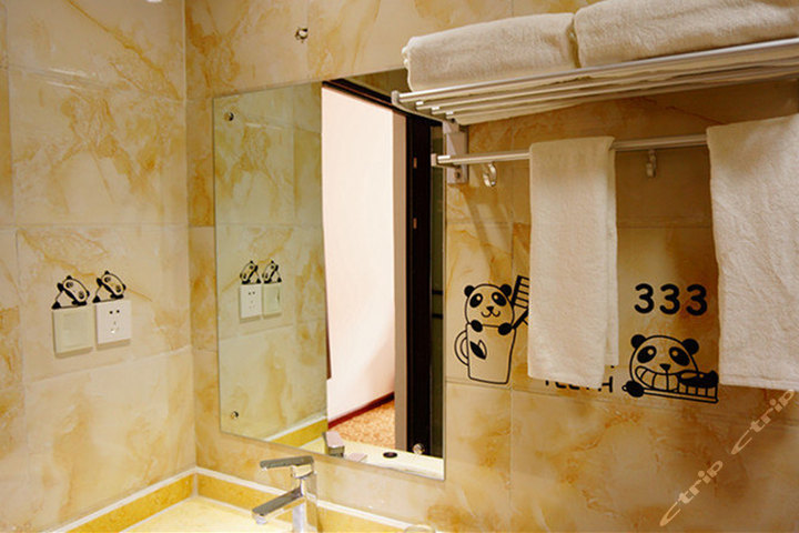 九寨沟熊猫主题酒店(普通主题标间-无空调)团购