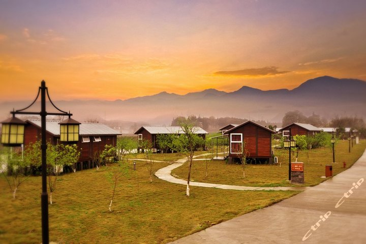 广东大峡谷丽宫果园度假酒店-独栋木屋别墅团