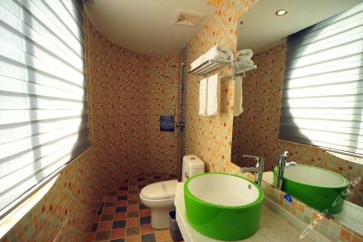 昆明亿都酒店(环东店)(普通大床房\/普通标间)团