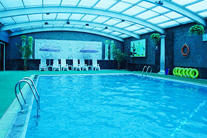 义乌银都酒店行政房+自助中餐+保龄球1局团购