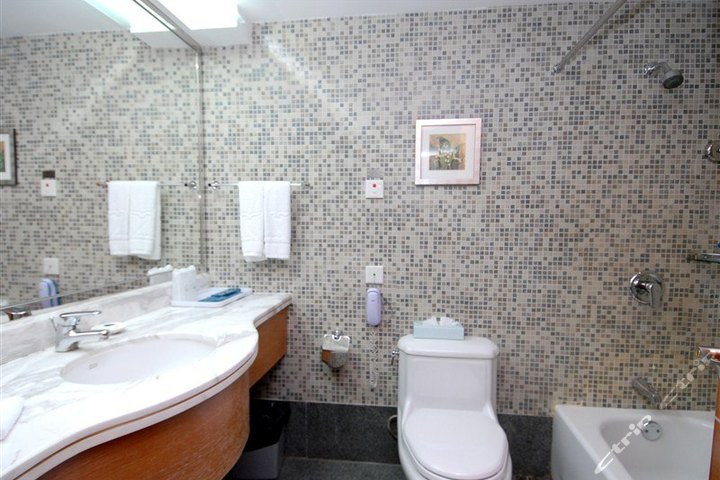 广州红帆酒店(颐和分店)-豪华三人房团购-原价0元-团购仅售486元,广州酒店团购【携程团购】