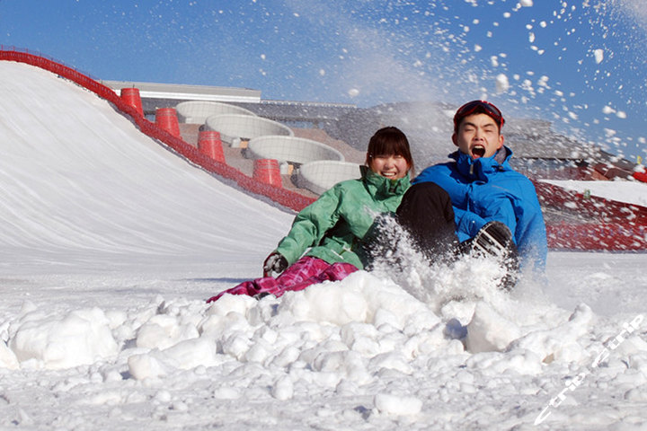 北京温都水城-爱思诺戏雪乐园雪圈套票1张团购
