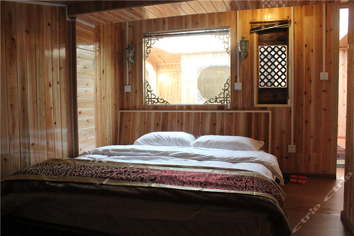 香格里拉丹拉客栈(藏式古床房\/藏式榻榻米大床