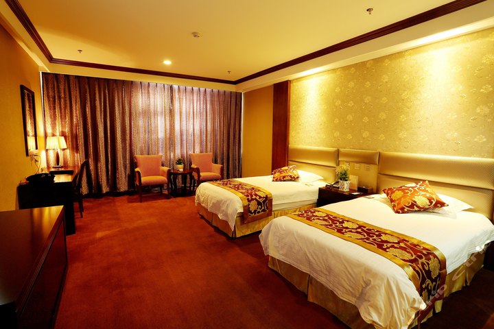 尊享哈尔滨俊朗中央大酒店商务标准双床房1晚