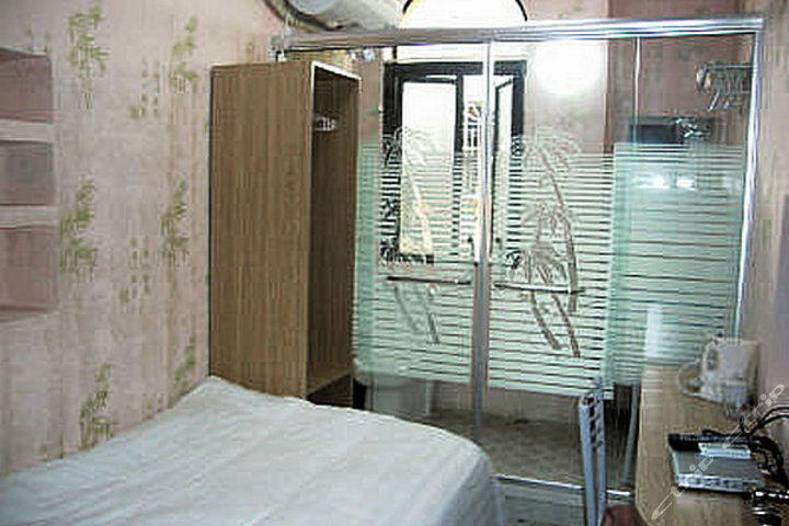 厦门军绿烟酒会所(标准大床房)团购-原价168元