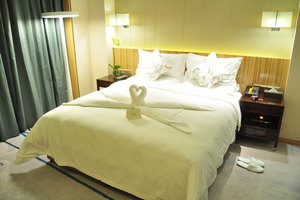 银川西府井饭店(精品时尚大床房)团购-原价59