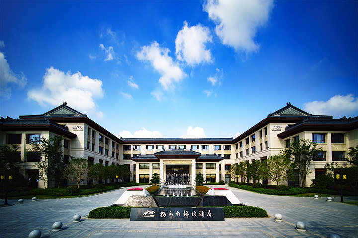 【扬州虹桥坊酒店团购】扬州虹桥坊酒店(高级房+双人虹桥坊洗浴)团购