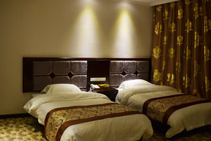 阳朔天伦酒店(高级家庭房\/高级三人间)团购-原