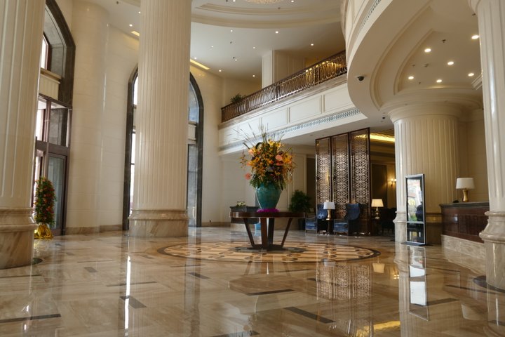 汕尾黄金海岸显达酒店(豪华大床房)