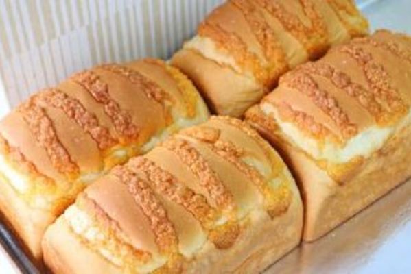 手撕面包一般都是摆摊或者开店搭配其他西点一起售卖,操作简单,只需要