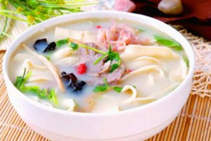 是一种荤,素,汤,菜,饭聚而有之的传统风味小吃,以味道鲜美,济实惠
