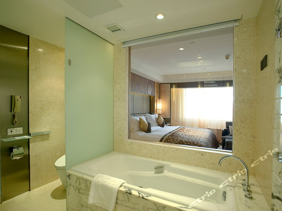 距离建国门地铁站5分钟,方便通…-北京长富宫