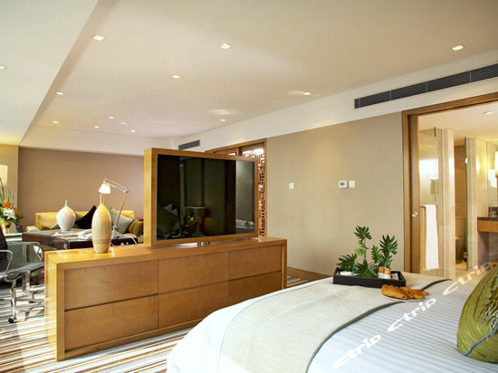 长乐路161号,上海新锦江大酒店的地址