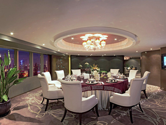 长乐路161号,上海新锦江大酒店的地址