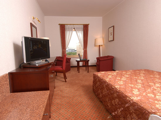 上海市长宁区迎宾一路368号(虹桥机场1号候机