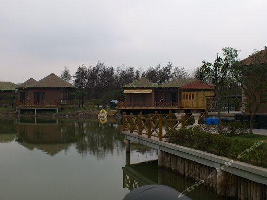 新浜镇胡曹路699弄100号,上海之根雪浪湖度假