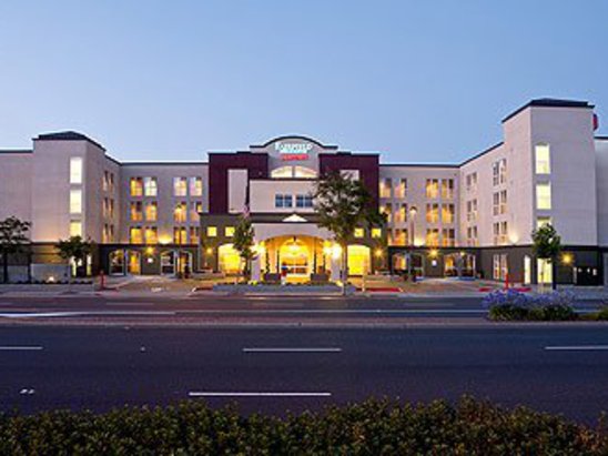 Fairfield Inn Suites San Francisco Airport(旧金山机场/米尔布雷 Fairfield Inn & Suites 酒店)